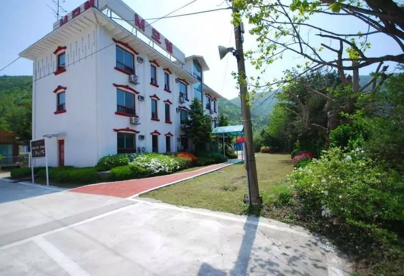 M Motel