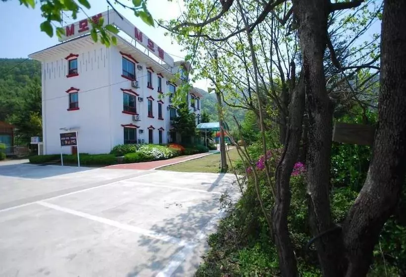 M Motel