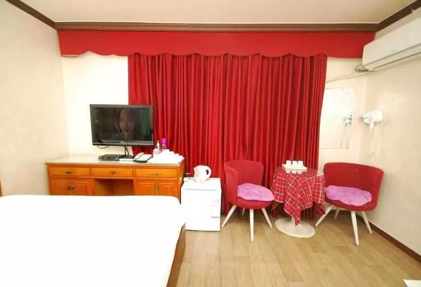 M Motel