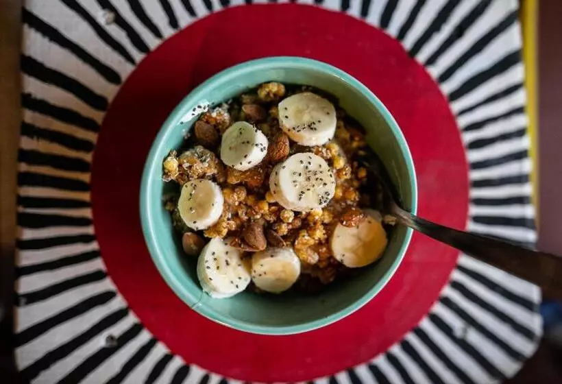 Pura Vida Mae Hostel