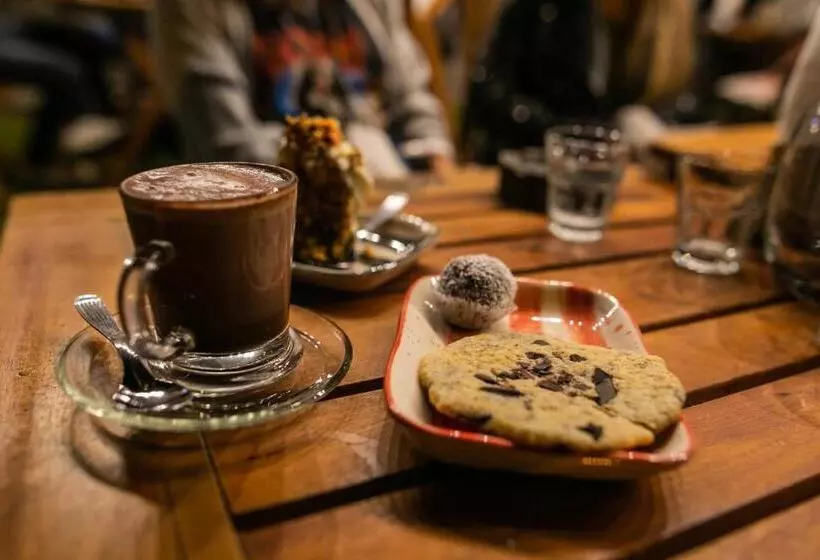 Pura Vida Mae Hostel