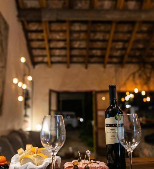 Pura Vida Mae Hostel