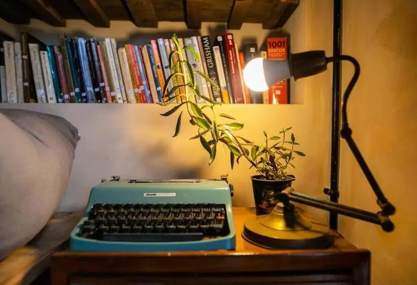 Pura Vida Mae Hostel