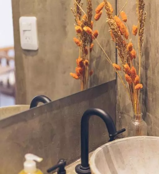 Pura Vida Mae Hostel