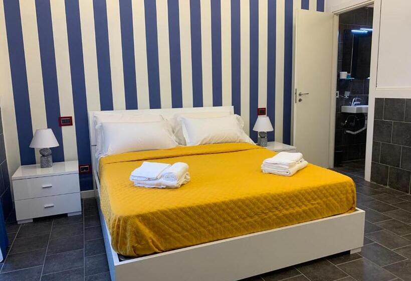 مسافرخانه Yacht Club Angioino