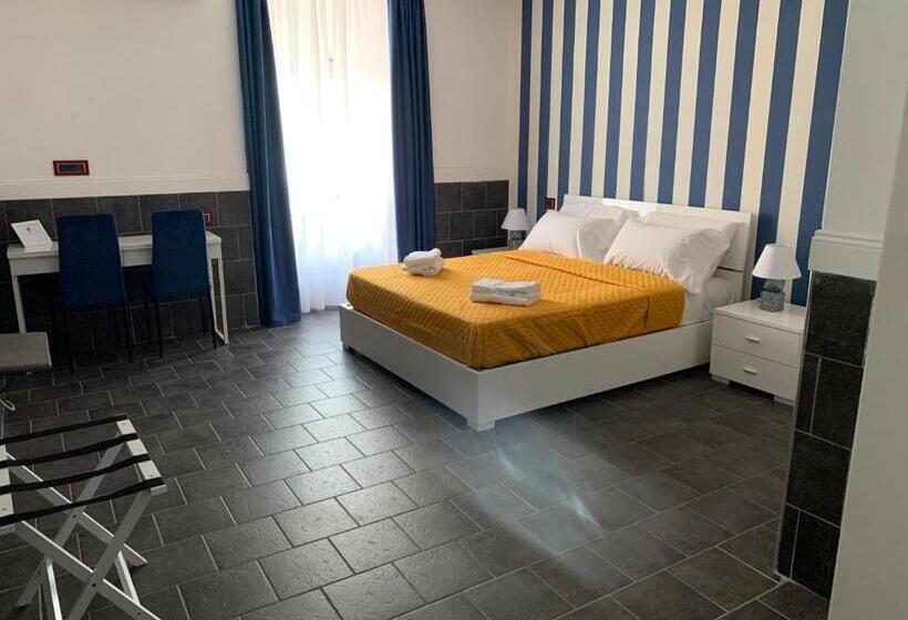 مسافرخانه Yacht Club Angioino