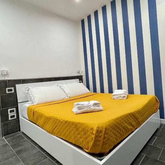 مسافرخانه Yacht Club Angioino