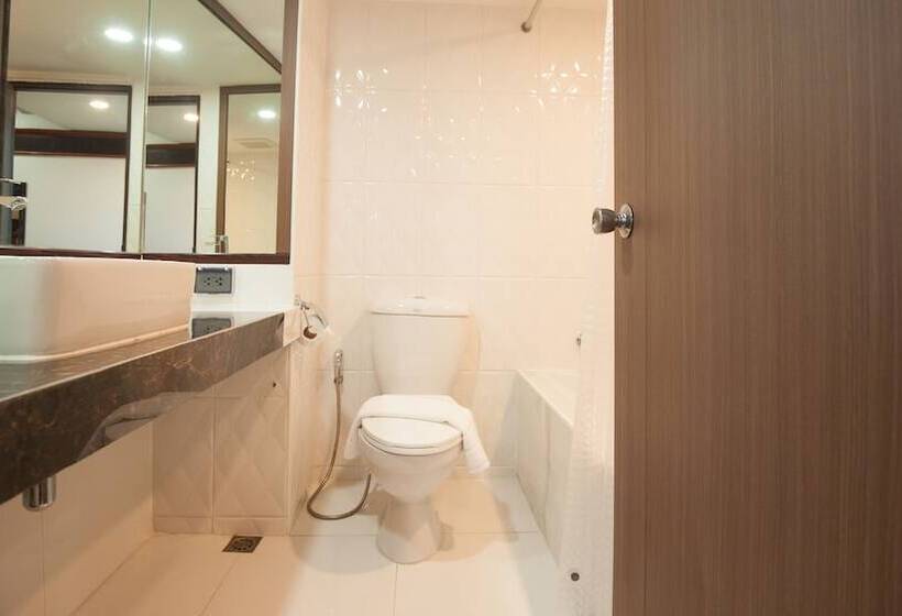 هتل B2 Chang Phueak Gate Premier