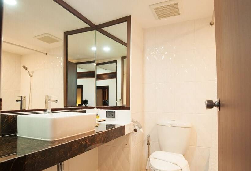 هتل B2 Chang Phueak Gate Premier