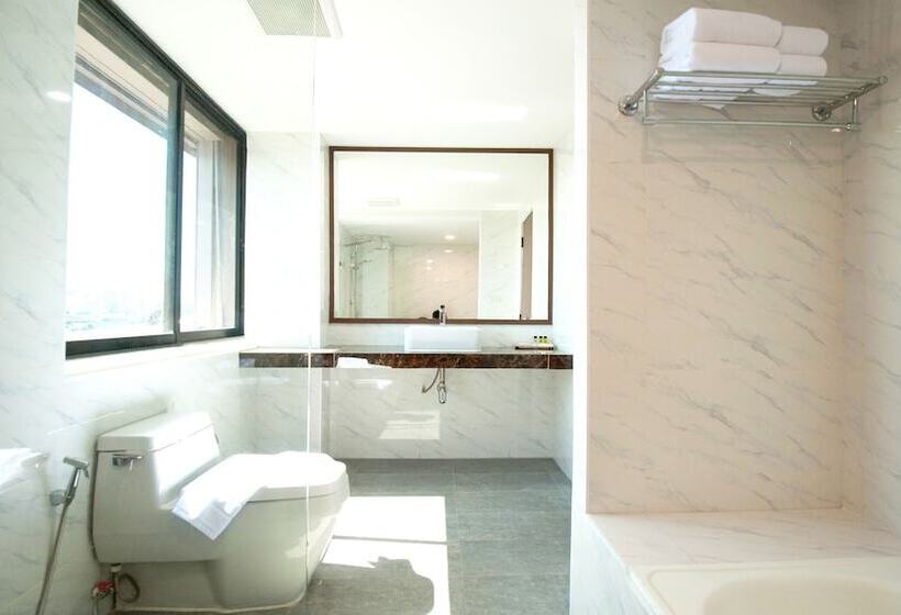 هتل B2 Chang Phueak Gate Premier