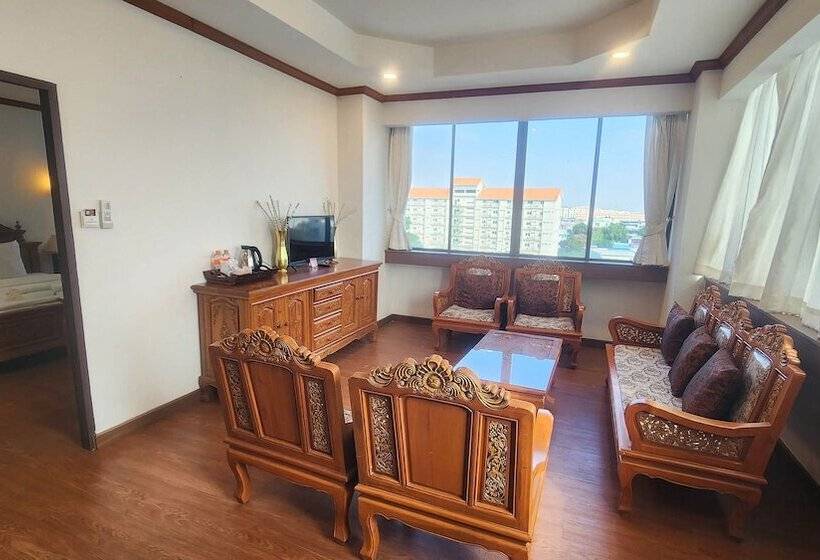 هتل B2 Chang Phueak Gate Premier