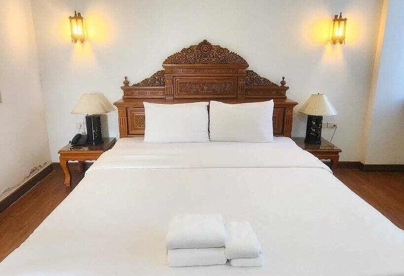 هتل B2 Chang Phueak Gate Premier