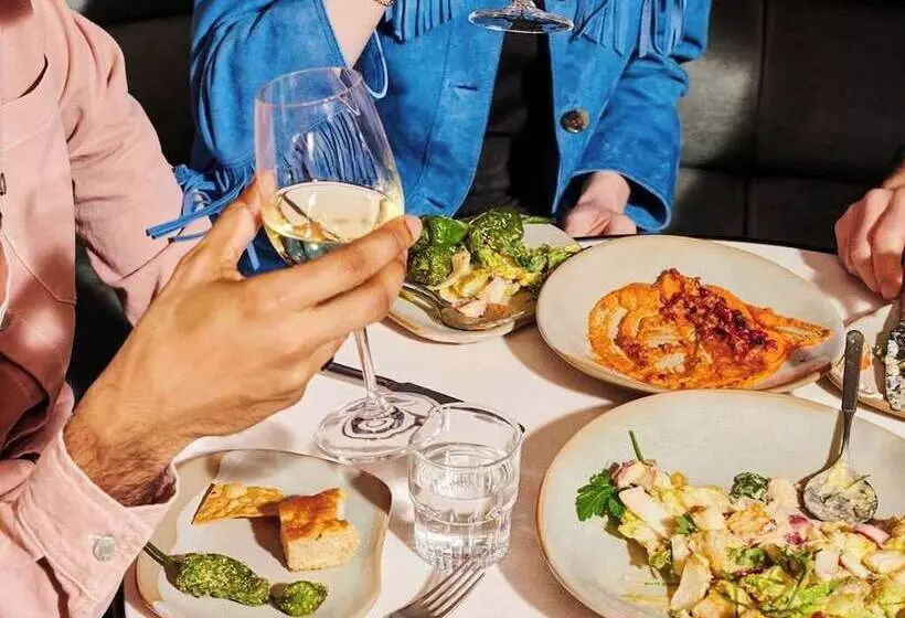 Hotelli Tribe Budapest Airport