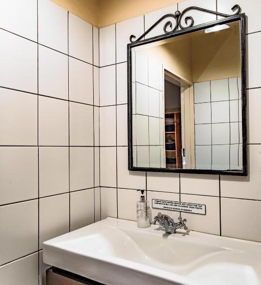 هاستل Chameleon Backpackers & Guesthouse