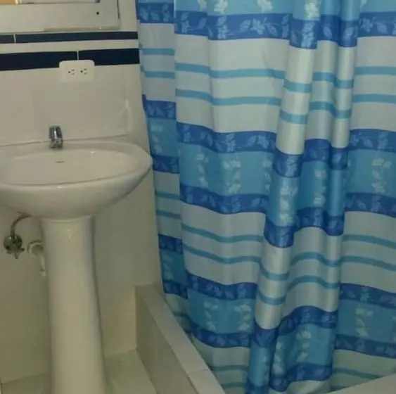 Hotelli Hostal Puertas Del Sol