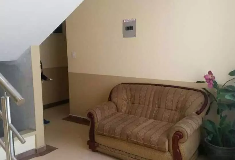 Hotelli Hostal Puertas Del Sol