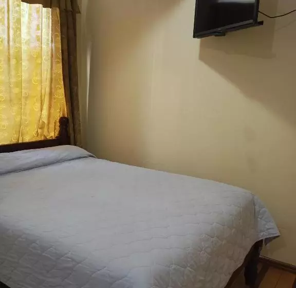 Hotelli Hostal Puertas Del Sol