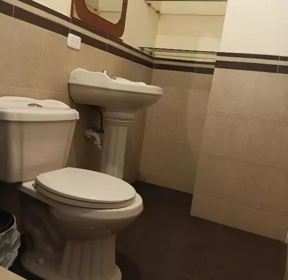 Hotelli Hostal Puertas Del Sol