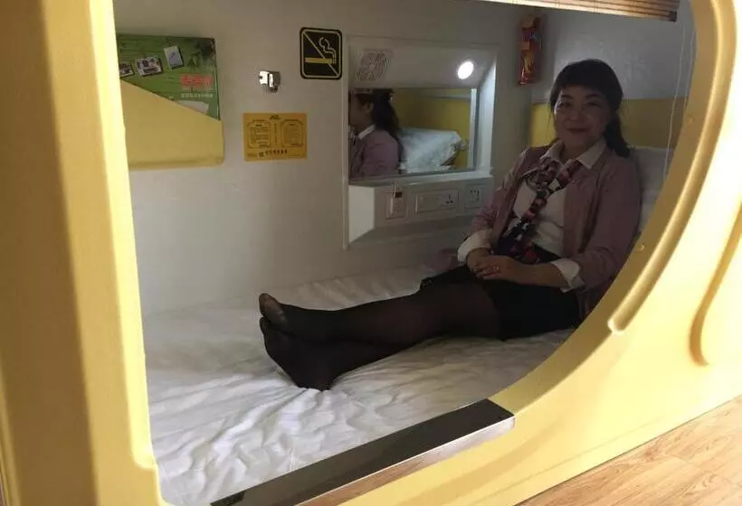 Wuwei Qiyou Space Capsule Hostel