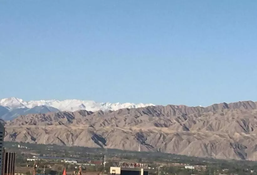 Wuwei Qiyou Space Capsule Hostel