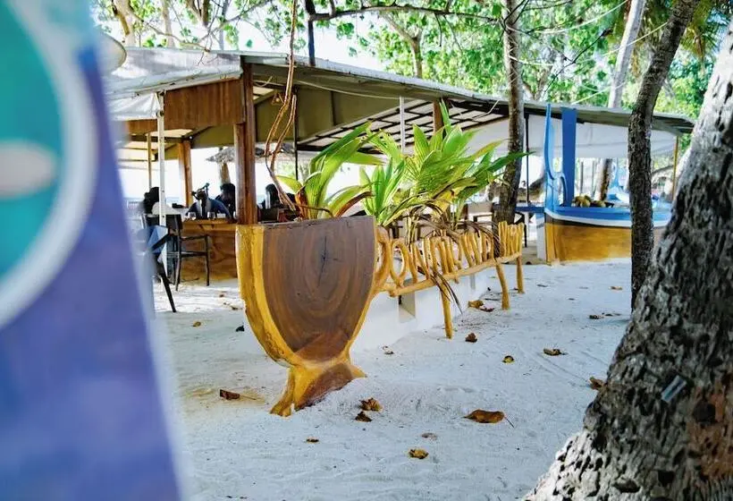 هتل The Turtle Hive Velaa Vani Dhiffushi