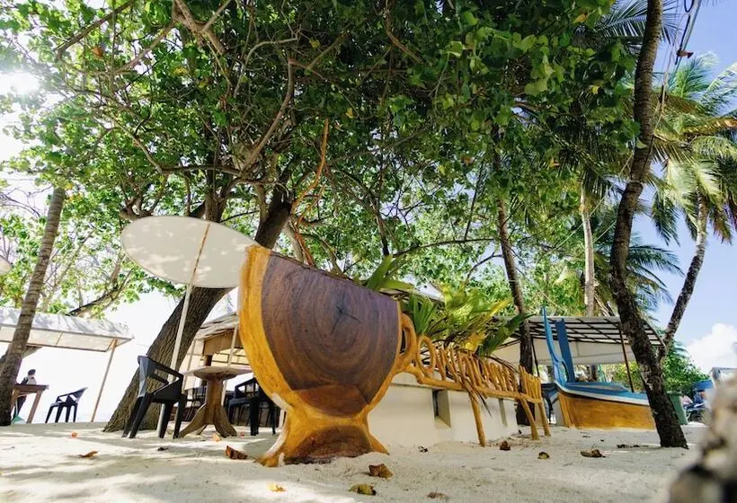 هتل The Turtle Hive Velaa Vani Dhiffushi
