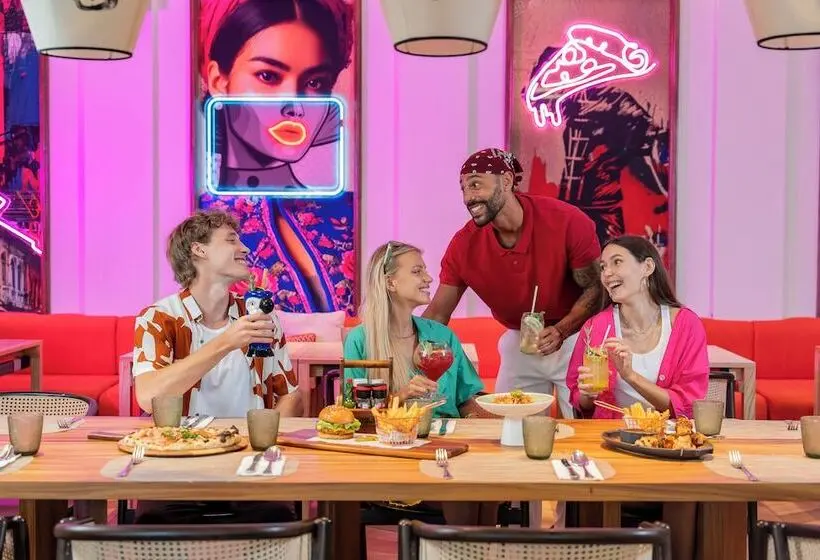 ホテル Tribe Phuket Patong By Accor