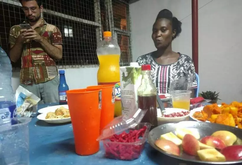 تختخواب و صبحانه Cdh Backpackers Premium