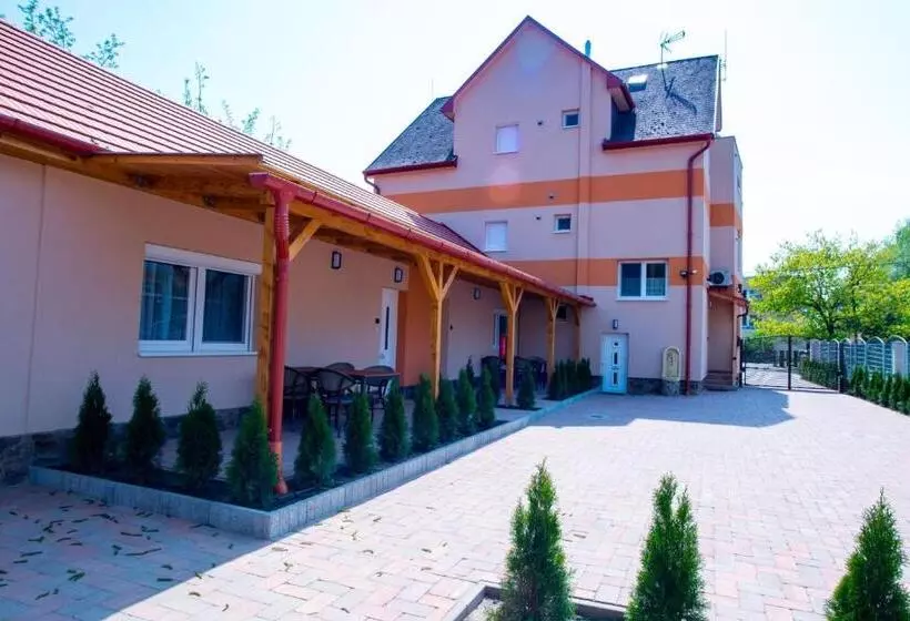 Aamiaismajoitus (B&B) Irány Colorado Apartman