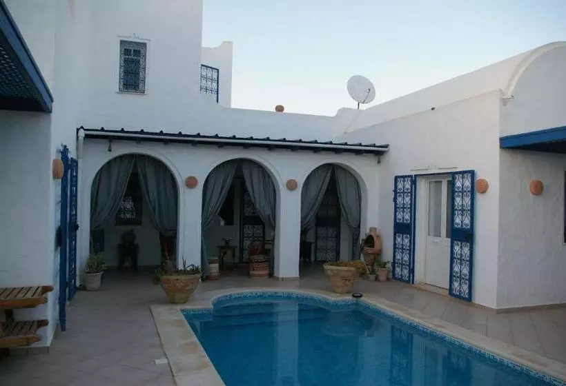 تختخواب و صبحانه Midounia