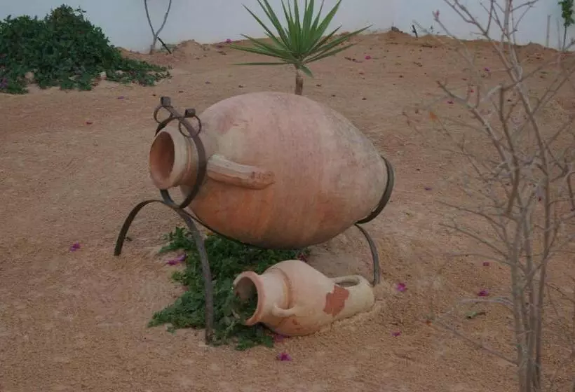 تختخواب و صبحانه Midounia