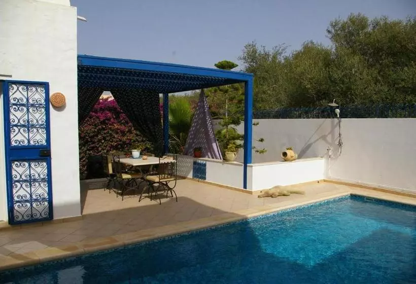 تختخواب و صبحانه Midounia