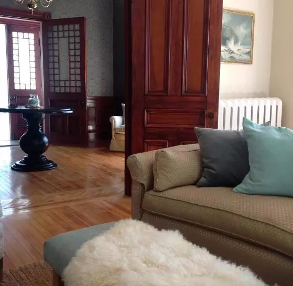 ベッドアンドブレックファースト The Library Inn