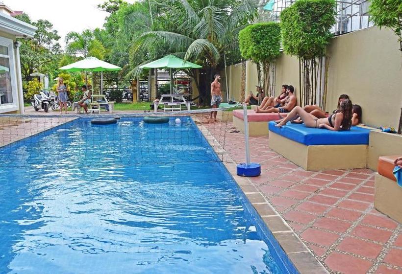Mad Monkey Kampot Hostel Adults Only