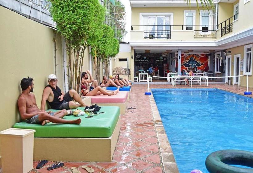 Mad Monkey Kampot Hostel Adults Only