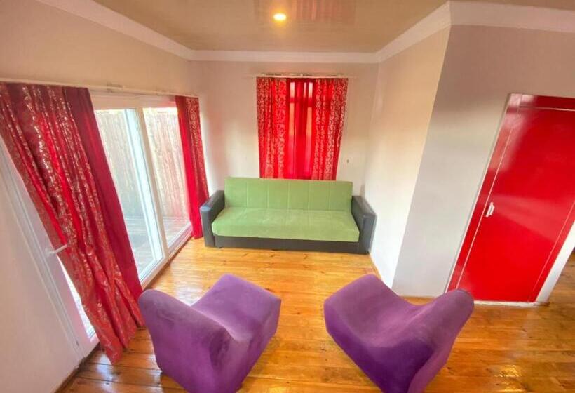 مُتل Reds Bungalow