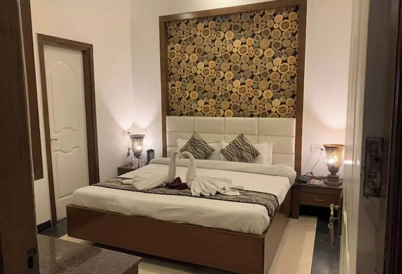 Hotelli Goroomgo Namaskar Residency Amritsar