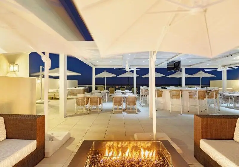 هتل Beachfront At Windsong On The Reef