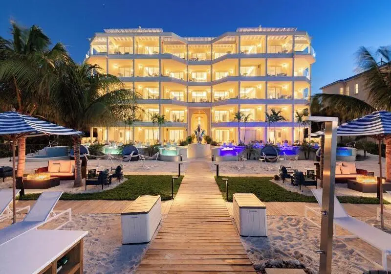 هتل Beachfront At Windsong On The Reef