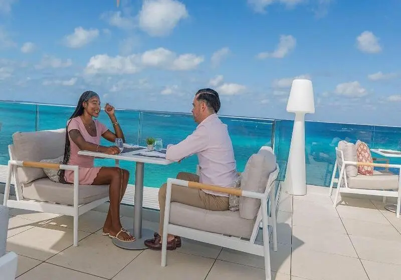 هتل Beachfront At Windsong On The Reef