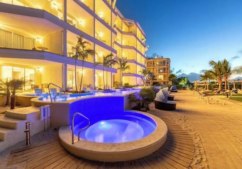 هتل Beachfront At Windsong On The Reef