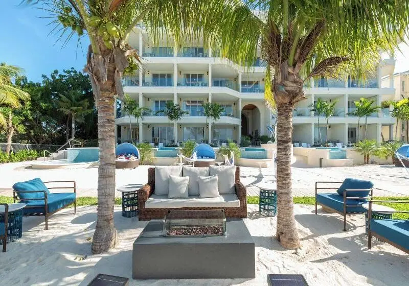 هتل Beachfront At Windsong On The Reef