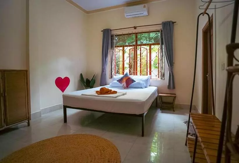 هاستل Karma Traders Kampot