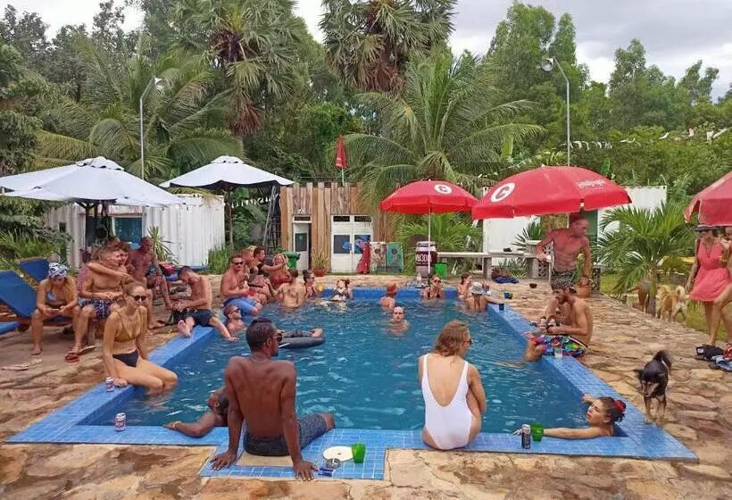 هاستل Karma Traders Kampot