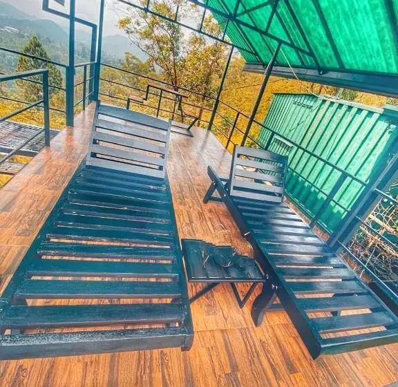 Hotel Box On Clouds