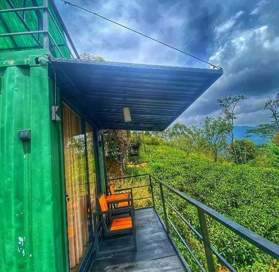 Hotel Box On Clouds