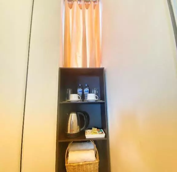 Hotel Box On Clouds
