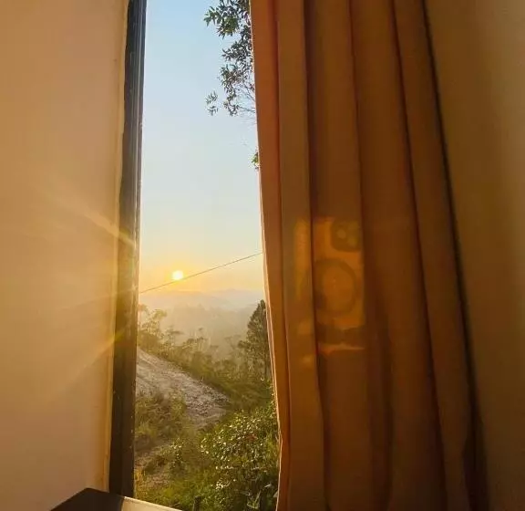 Hotel Box On Clouds