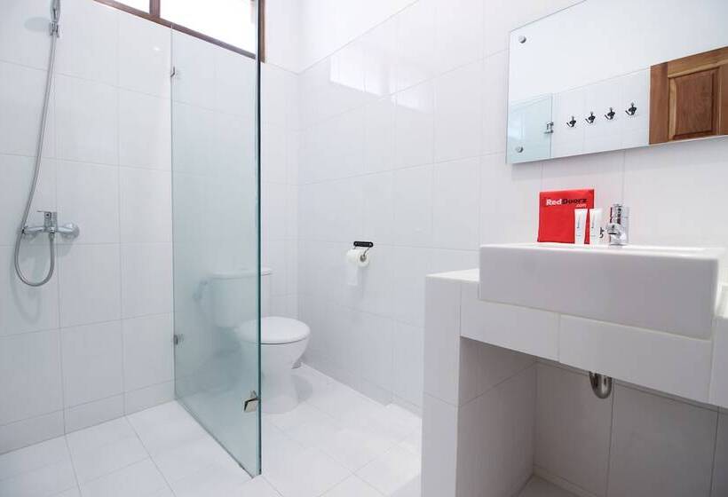 בית מלון כפרי Reddoorz Plus Near Alun Alun Selatan 2