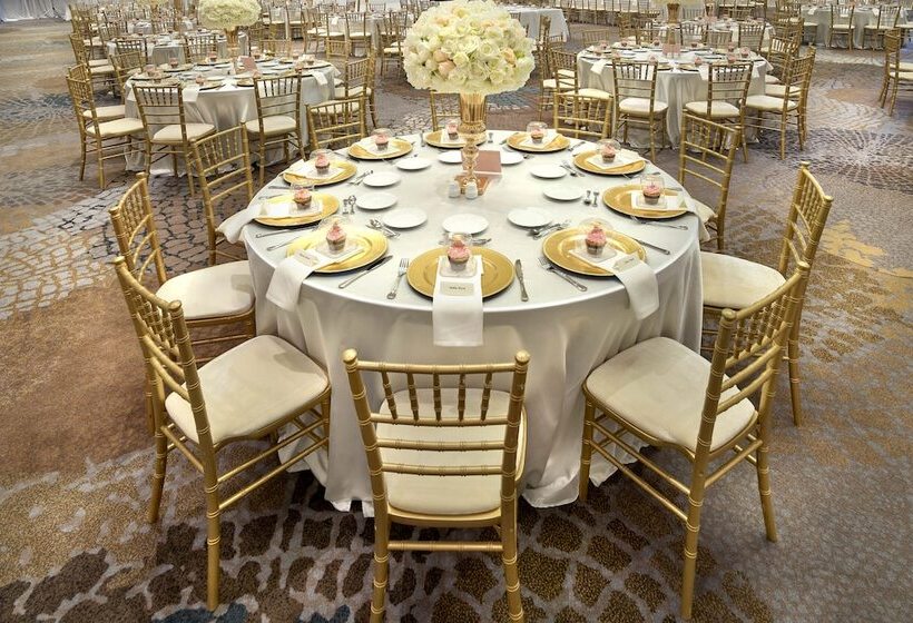 فندق The Westin Calgary Airport